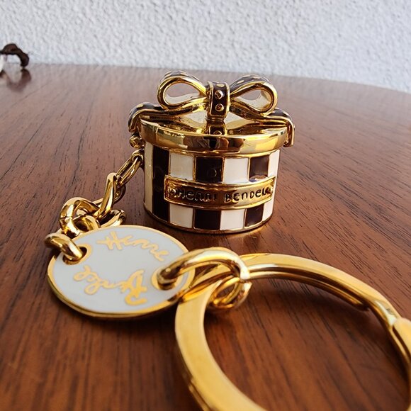 NWOT Henri Bendel Hat Box Keychain Goldtone Stripes Polka Dot Bow w/Dust Bag - Picture 3 of 8
